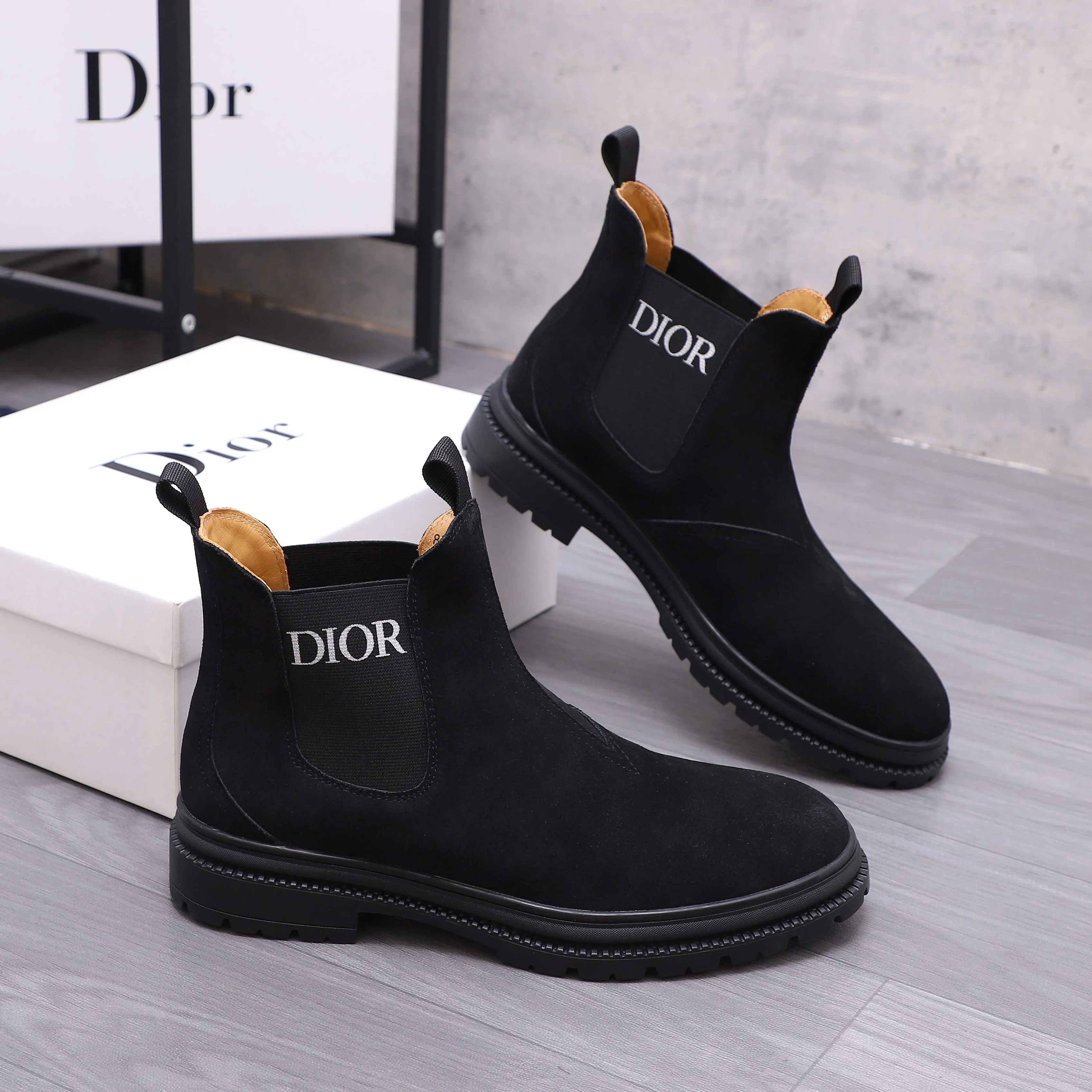 Men's shoes 💰500 Product trademark: Dior "Dior" high-top casual shoes Regular size: 38-45 (45 is custom-made and non-returnable) Product materials: Selected frosted cowhide upper, cowhide lining, rubber non-slip outsole